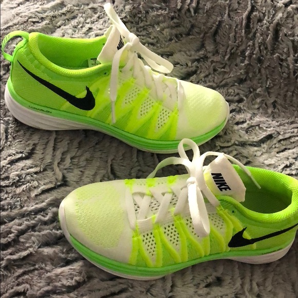 Nike Shoes - WMNS NIKE FLYKNIT LUNAR2